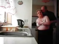 Ragazza con gioielli è avvitamento stesso per gravità video erotici mogli