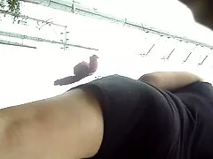 Accendi una bella giovane donna in un mini bikini davanti a film erotici streaming gratis una telecamera nascosta