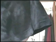 Uomo russo solleva video erotici amatoriali italiani le gambe in alto per ottenere più in profondità nel suo ano.