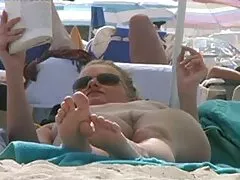 Il padrone di casa invita video erotico pornografico gli ospiti a scopare duro