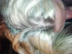 Bellezza Asiatico uomo relaxing con un filmati italiani erotici bene